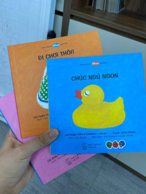 Sách có câu từ đơn giản, phù hợp các bé nhỏ. Sách cũng nhỏ gọn khá hay Sách có câu từ đơn giản, phù hợp các bé nhỏ. Sách cũng nhỏ gọn khá hay