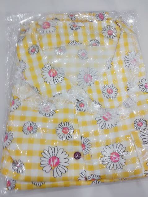 Chất liệu OK, đường may ổn, màu sắc và size chuẩn hình với hoa dễ thương. Giao hàng super nhanh từ TIKI . good!