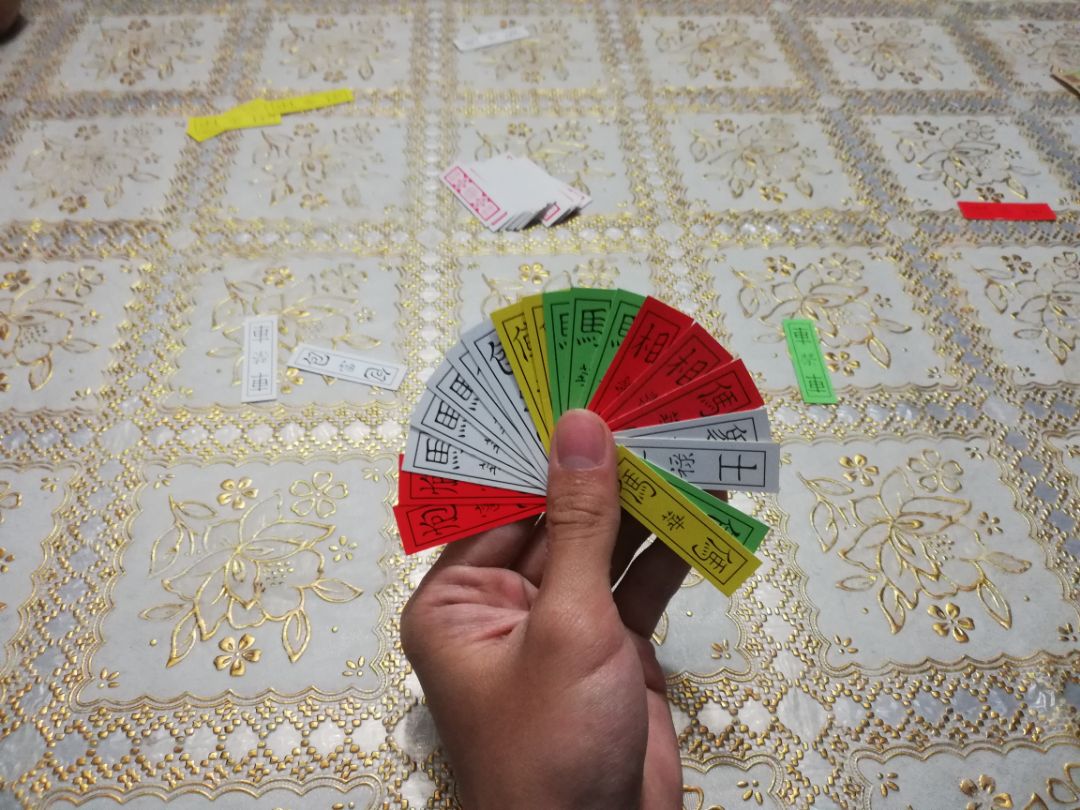 nói chung bài đẹp !! mấy bạn mới bắt đầu học tarot thì mua này nè nào chuyên nghiệp thì mua đắt tiền hơn !! bộ này vẽ đẹp nhưng nó ko có nhiều người làm về bộ này nên nếu ai có ý định mua để học thì mua bộ khác đi !!
