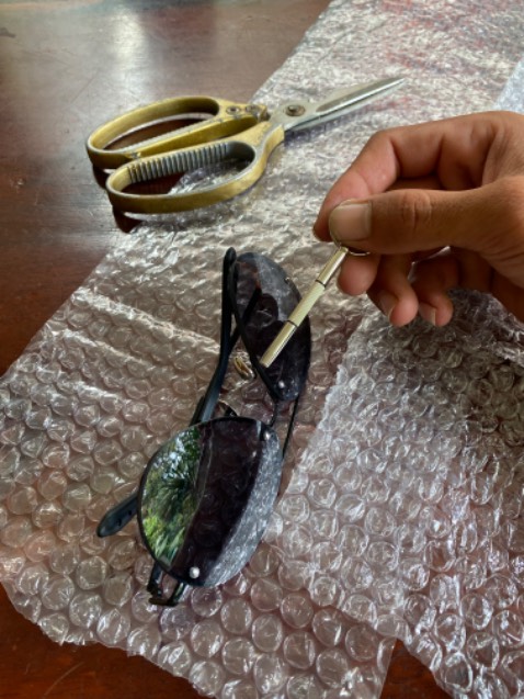 Gói hàng có tâm , mẫu đẹp , kèm phụ kiện uy tín , giá tầm trung hàng chất lượng, thêm slogan cảm ơn ý nghĩa