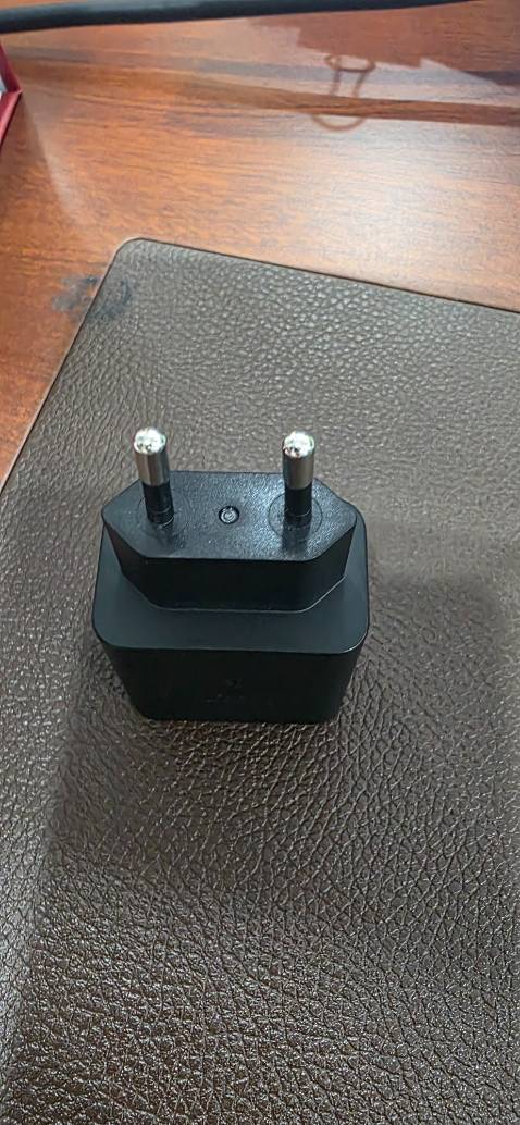 Tôi sử dụng thì thấy ổn, sạc nhanh. Nhưng vừa rồi báo Thanh niên có đăng các trang Thương mại điện tử bán *** nên tôi mong muốn shop chia sẻ cách kiểm tra hàng chính hãng