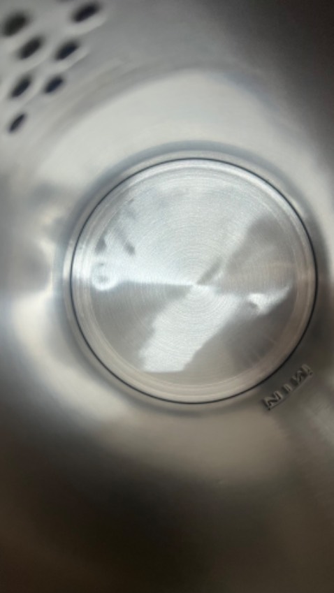 Hình thức đẹp, lòng dưới ấm bị lồi lõm, đun khá nhanh, đun nước mức max của bình khoảng 3’ là sôi, tiếng ồn khi đun ở mức ổn