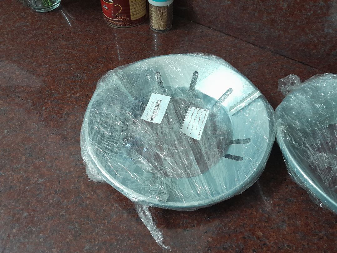 mua 2 cái , giao 1 cái móp méo