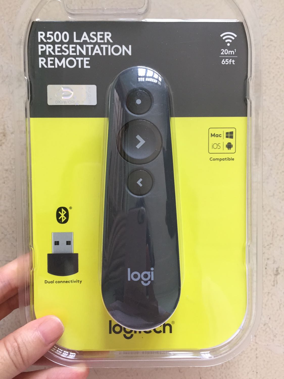 Nhận hàng sớm hơn thời gian dự kiến của Tiki.
Sản phẩm đúng như mô tả, bút dùng tốt, nhạy và cầm chắc tay. Có 1 pin AAA kèm theo.
Hiện tại dùng bút chưa thấy vấn đề gì, hy vọng thời gian tới vẫn dùng bút tốt.