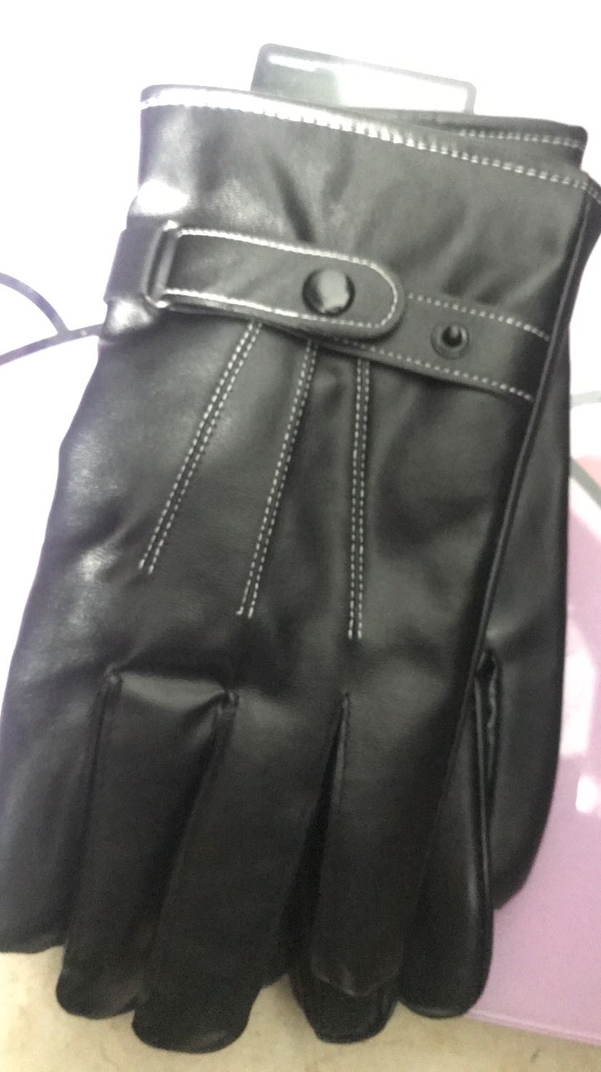 Găng tay quá chất quá đẹp luôn. Da rất mềm và co giãn rất tốt. Đeo ấm thôi rồi luôn. Lớp lông lót bên trong tạo cảm giác ấm mà rất dễ chịu. Cảm ứng điện thoại vuốt vèo vèo không phải nghĩ ngợi luôn. Hàng tốt giao nhanh đanhs giá 5 sao ủng hộ shop.