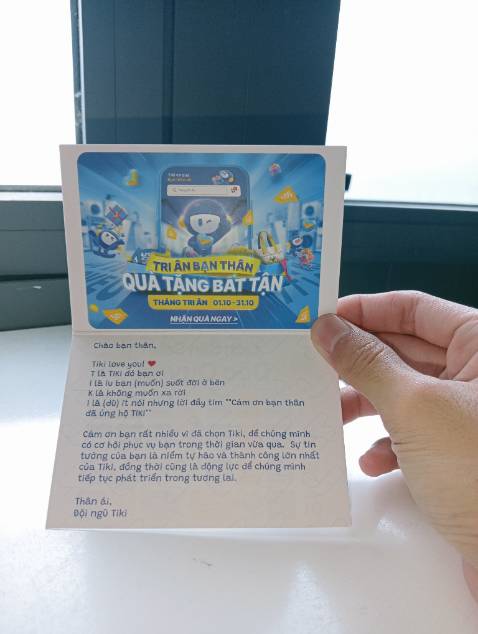 Như bao lần khác, sách được đóng gói cẩn thận, Tiki giao hàng nhanh!! Anh giao hàng thân thiện!! 😊 Đặc biệt hôm ni còn có đôi lời gửi gắm của Tiki dễ thương!!