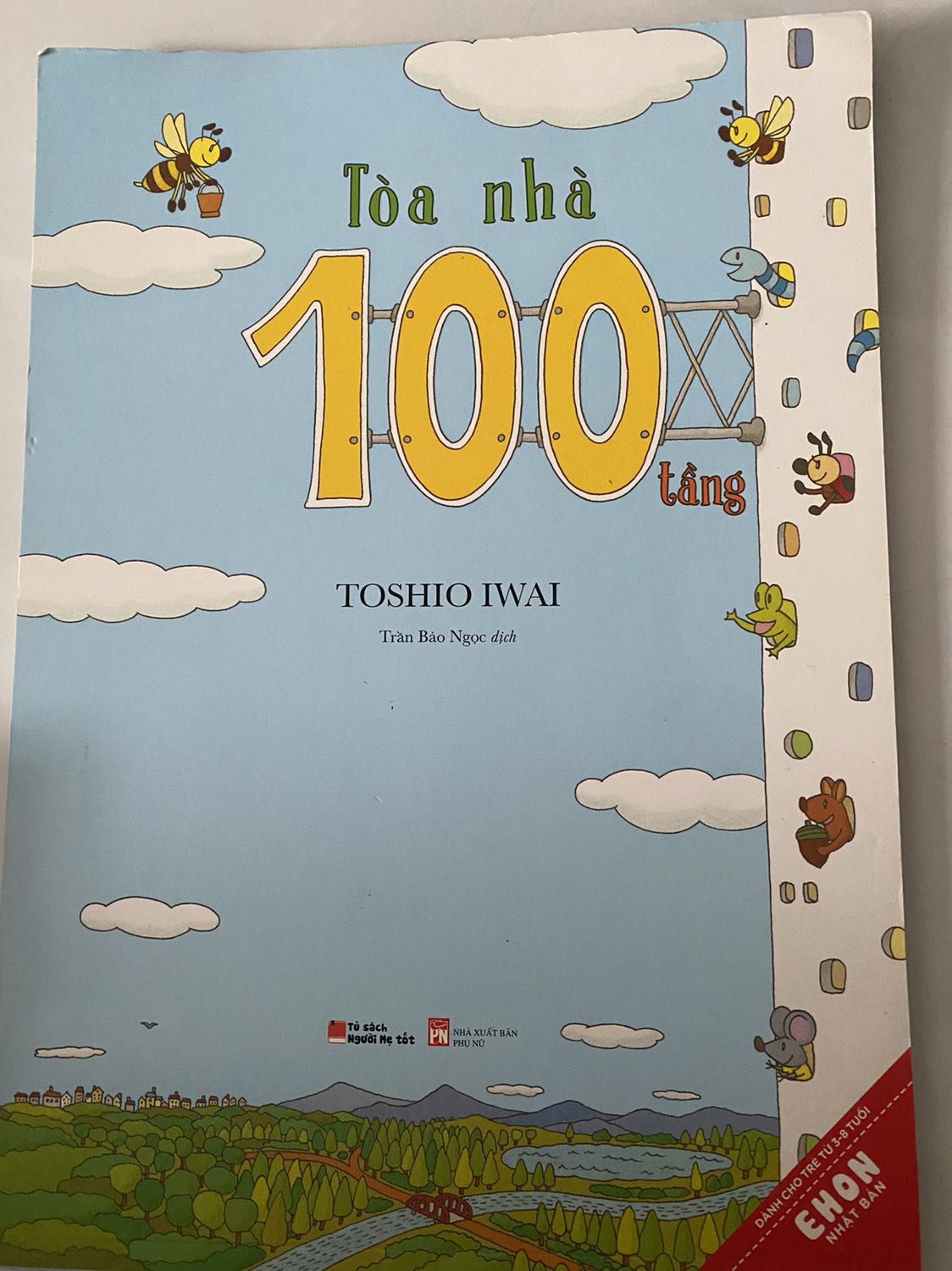 Sách bìa dơ, quăn mép. Nhìn như sách cũ. Thất vọng