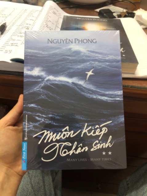 Sáng thứ ba đặt hàng, chiều thứ tư đã dc nhận rùi. Fahasa lần nào đặt cũng giao nhanh như z. Gói sách cẩn thận, về đến nơi kh có méo móp gì cả. Mua ở Fahasa luôn yên tâm.