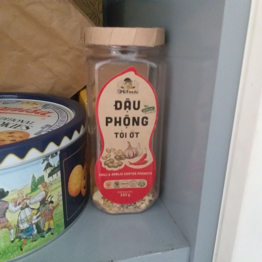 đậu phọng ngon, vừa vị, dùng để ăn vặt thì quá hợp luôn. được tặng thêm mấy bịt đậu phọng màu nữa :D