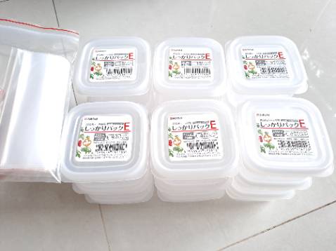 Đóng gói rất cẩn thận. Sản phẩm y hình. Shop uy tín. Giao hàng nhanh. Mình thấy vừa đựng 1 phần nhỏ cho Bé tập ăn dặm thôi. Nói chung với mình thì Hộp Nhỏ này Ok. Các bạn đựng to hơn thì cần cân nhắc nhé.