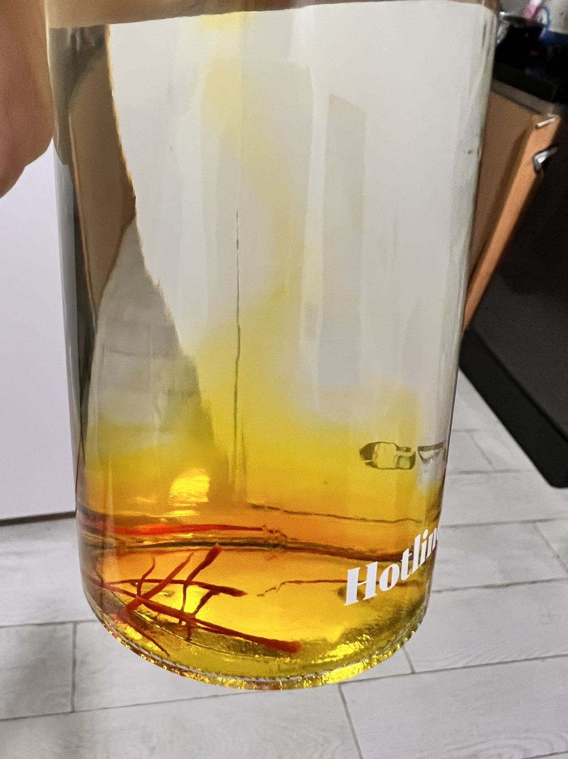 Giao hàng nhanh. Kèm đủ đúng quà tặng. Có thông tin rõ ràng. Nhưng dùng mới biết đc chất lượng. Giá thì đắt hơn thị trường nhưng mo hộp có mùi thơm. Ngâm nước có màu vàng. Nhưng lúc đầu hok đều, mà lắng xuống đáy chai phần trên nuoc trong. Nhụy tương đối hok bị nát lắm, nhưng hok to.