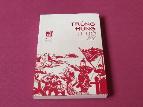Đánh giá này không nhằm vào nội dung sách. Sách Tao Đàn phát hành, in ấn đẹp, giấy đẹp. Tiki bọc gói sách cẩn thận, giao hàng nhanh. Bị cấn bìa và nhăn giấy ở góc cạnh trên do lỗi khi đóng gáy sách.