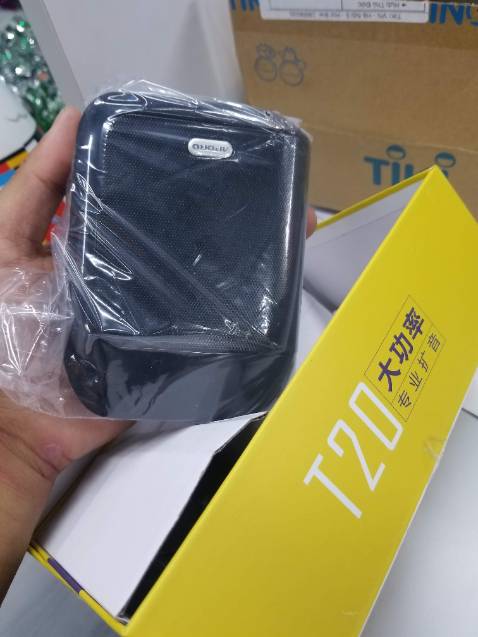 Hình giới thiệu là màu hồng. Trong mô tả không đề cập đến việc giao màu ngẫu nhiên. Nên mình mới đặt. Giao thì lại giao màu đen