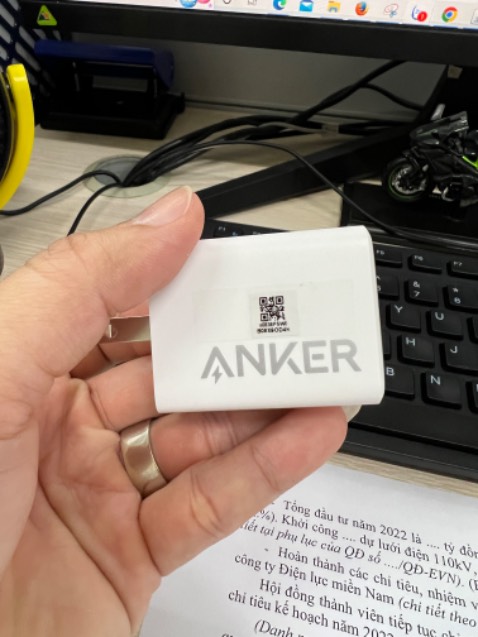 Sạc nhanh, hàng Ok, mình sạc cho cục dự phòng anker 25.000 thì thấy cục sạc có nóng nóng!