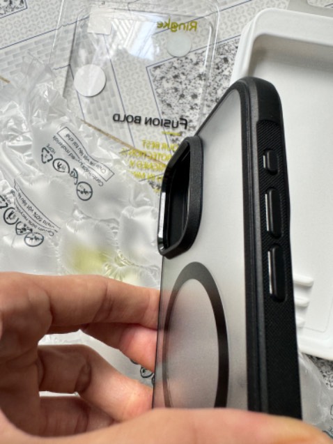 Sản phẩm quá tốt hơn cả mong đợi,đúng như miên tả, độ nhu cảm của camera đúng chuẩn có thể bảo vệ tốt cho cam và độ nhu cao màng hình cũng vậy 2 điều đó là tôi cần nhất sp quá ưng ý, shop đóng gói rất cẩn thận, đặt trong 2h giao à. Có liền trong ngày vui nha. Viền màu đen giúp ốp ko ố vàng mình rất là thích.
Nên mua 👍👍👍👍👍👍 10 điểm ko có nhưng.