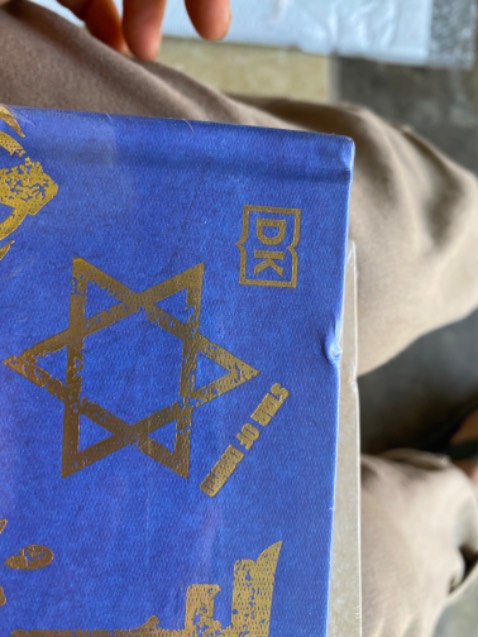 Đóng gói tệ sách bìa cứng mà đóng gói chật làm hỏng góc sách nhìn k thẩm mỹ