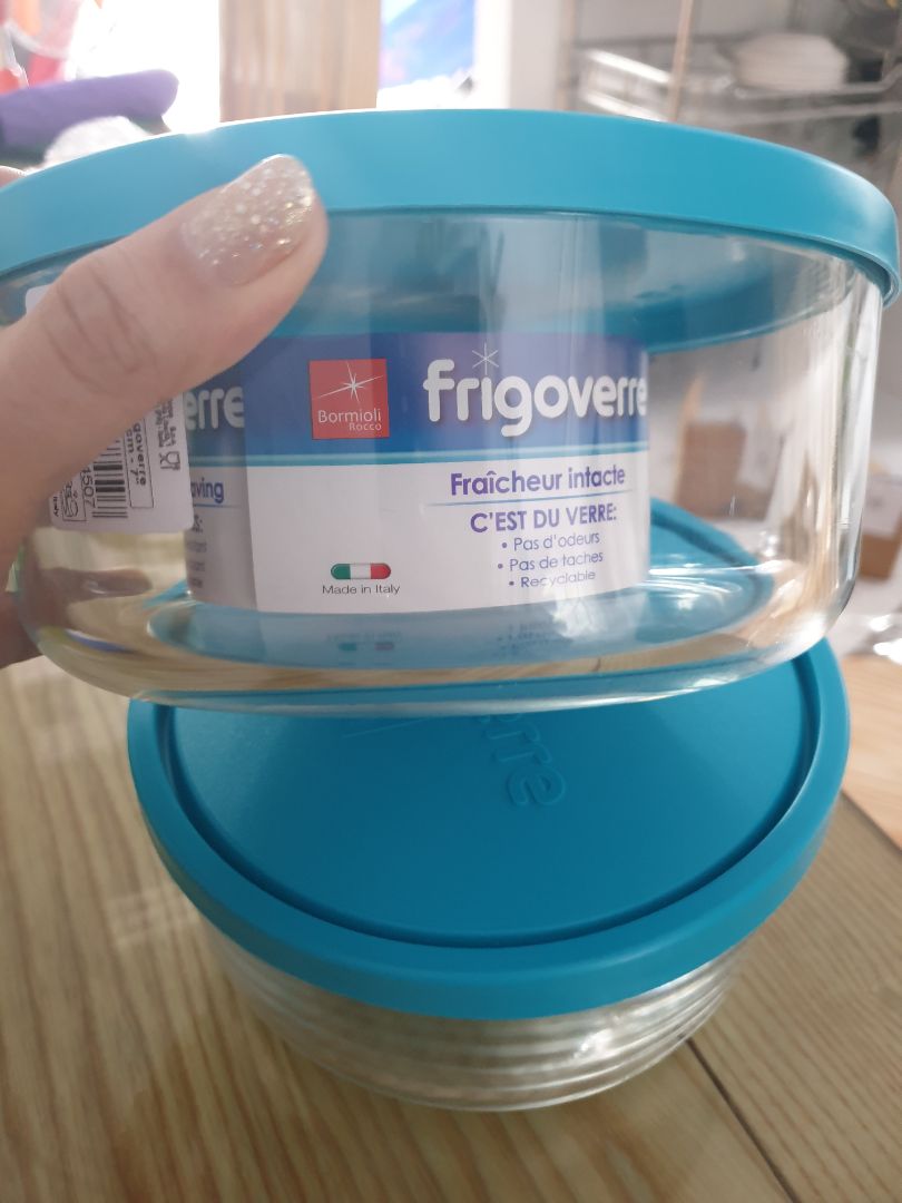 rất thích. hộp này dùng để đựng thực phẩm để đc ngăn đá, & thức ăn chín để ngăn mát có thể để vào lò vi sóng hâm lại luôn khỏi trút ra tô khác. tiện lợi, nên mua