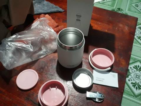 Chat luong kha on . Nhung khay do an qua be