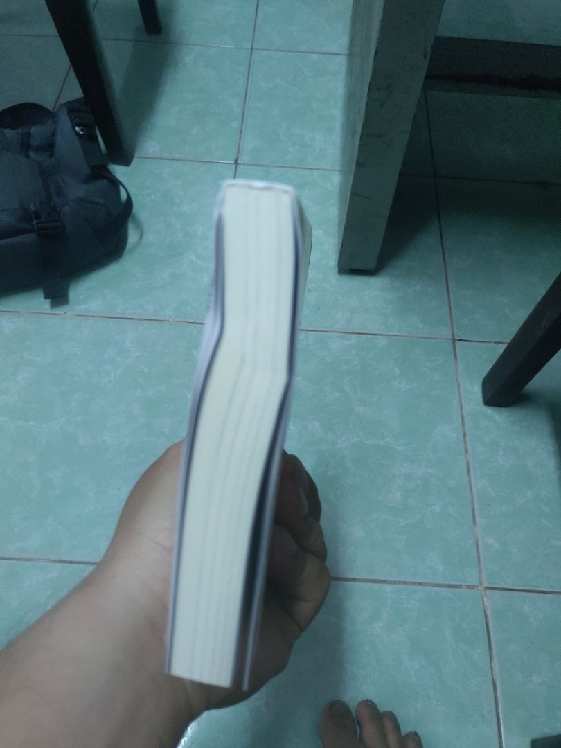 sách bảo quản quá kém, gảy gập hết sách rồi