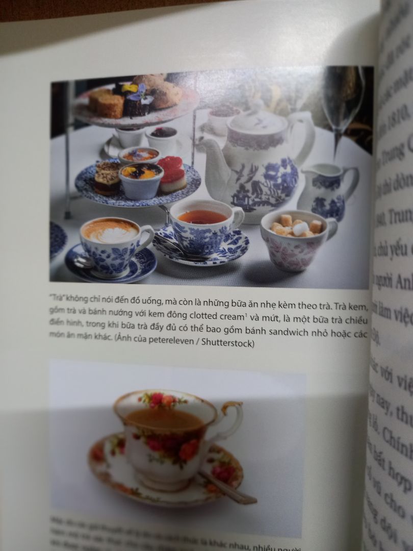 Tiki giao hàng nhanh. Sách còn mới nguyên, rất đẹp lại có nhiều ảnh màu minh họa. Cuốn này là sự bổ sung tuyệt vời cho 2 cuốn đã xuất bản trước đây : Trà kinh của Lục Vũ và Trà kinh của Vũ Thế Ngọc. Rất bổ ích cho những ai yêu thích và tìm hiểu thứ đồ uống độc đáo này. Sách đẹp mà giá thì rất cạnh tranh. Cảm ơn sự phục vụ của Tiki và nhà sách. Tiki giao hàng nhanh. Sách còn mới nguyên, rất đẹp lại có nhiều ảnh màu minh họa. Cuốn này là sự bổ sung tuyệt vời cho 2 cuốn đã xuất bản trước đây : Trà kinh của Lục Vũ và Trà kinh của Vũ Thế Ngọc. Rất bổ ích cho những ai yêu thích và tìm hiểu thứ đồ uống độc đáo này. Sách đẹp mà giá thì rất cạnh tranh. Cảm ơn sự phục vụ của Tiki và nhà sách.