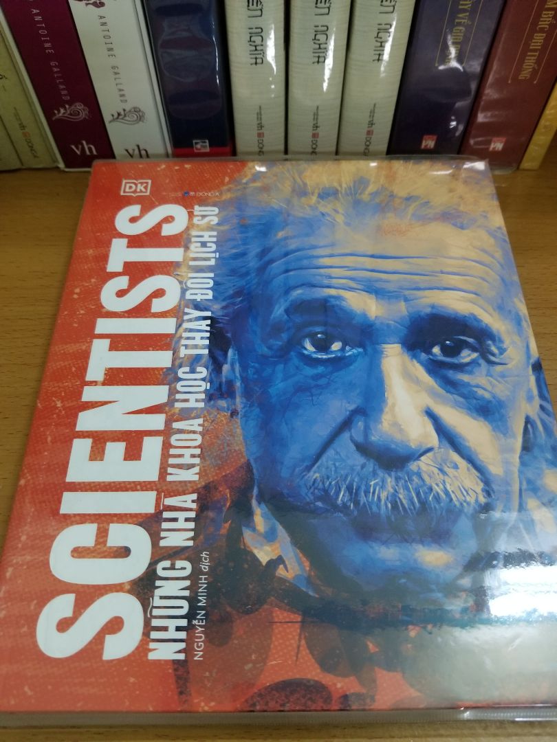 Combo cho những ai thích tìm hiểu về những bậc vĩ nhân trong lịch sử.
Mặc dù nghe có vẻ sách chỉ đi về chiều rộng là giới thiệu các nhân vật chứ không nghiên cứu chuyên sâu một ai. Nhưng thực tế sách đề cập rất nhiều những phát minh, cột mốc quan trọng nhất trong cuộc đời của từng nhân vật, vừa đủ để ta hiểu được điều gì khiến họ trở nên vĩ đại!
