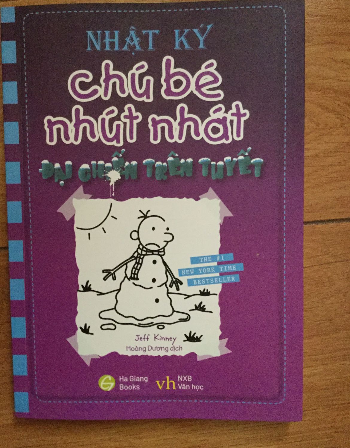Sách đẹp không tì vết, đóng gói cẩn thận, giao hàng nhanh. Mới đọc mấy trang đầu đã thấy hấp dẫn.