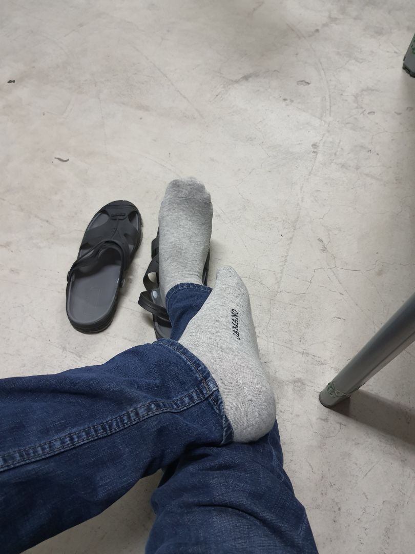 Giao hàng sớm 1 ngày nhé... Hàng đóng gói cẩn thận, đúng mẫu, chất liệu khá êm và thoải mái. Giá sale rất tốt, mình rất ưng ý, sẽ còn quay lại ủng hộ shop. Thanks shop.