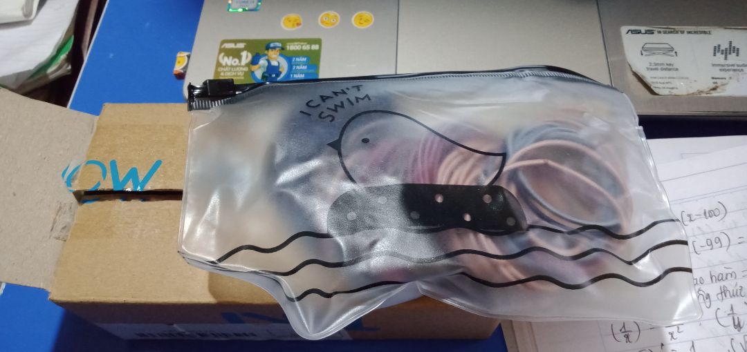 nhiều dã man...mình mua vs giá 26k gì đó.  k nhớ. tiki cho vào hộp nhỏ nhỏ ..dễ thương quá..
kích cỡ của dây thì nhỏ và k đc bền lắm đâu các bạn. Nhưng mua buộc thay đổi thì oki hết ...Tầm giá đó .chất lượng như vậy quá ổn❤️