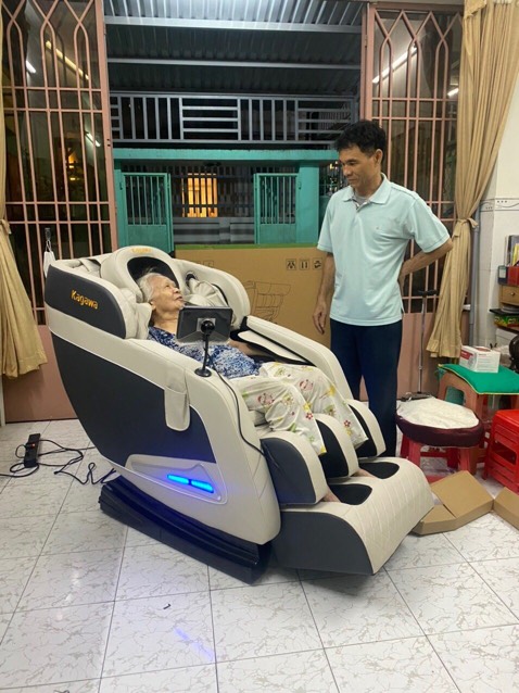 máy massage nhẹ nhàng, phù hợp với người lớn tuổi. Biết đến kagawa đã lâu nhưng nay mới săn được giá quá hời trên tiki. dịch vụ ok, có quà đi theo. nv hỗ trợ nhiệt tình. trải nghiệm thêm độ bền xem sao