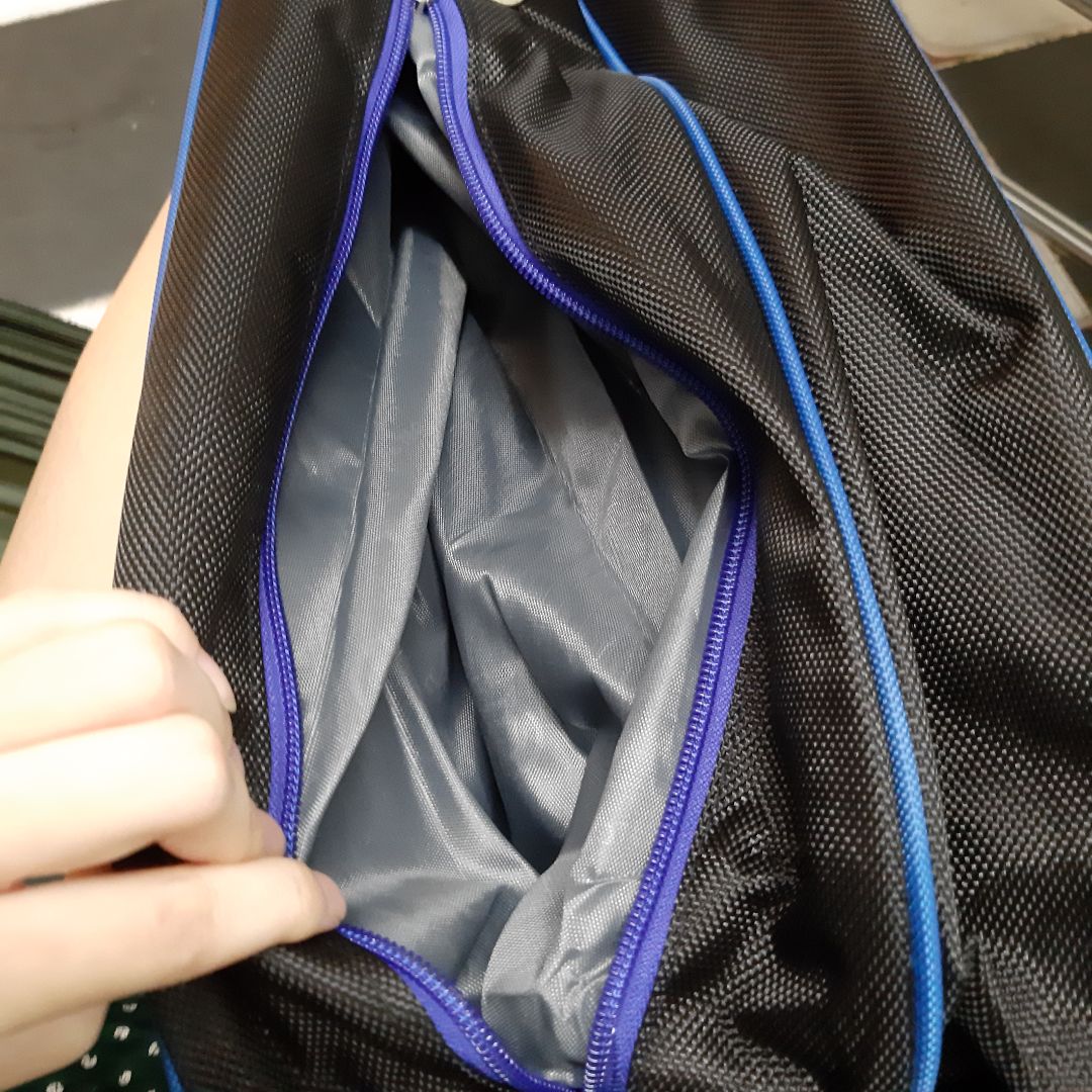 giao hàng nhanh, đóng gói ổn, bao vợt có túi nhỏ để đựng tiền. Mình mua cho mẹ mình đeo, mẹ mình feedback lại là "sướng gần chớt" 😂. Mng nên mua nha