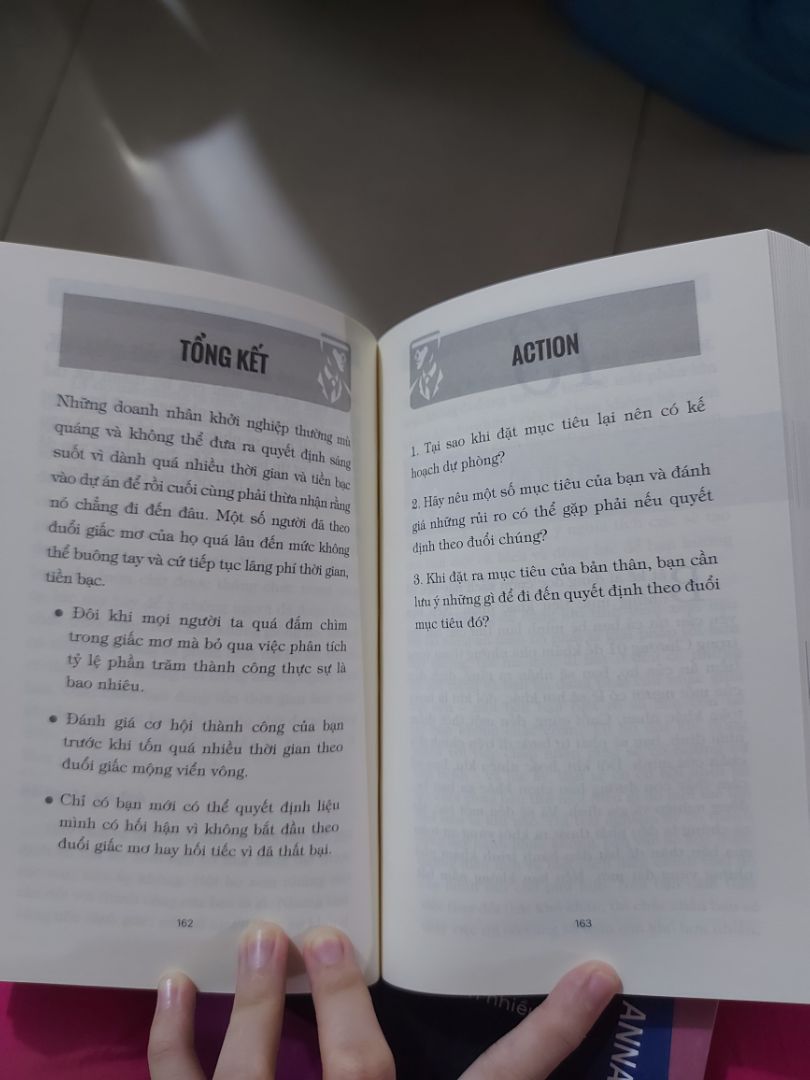 Sách bizbook luôn rất hay về nội dung, sách săn sale giá tốt 77k, còn seal, fahasa luôn là best nếu có sale giá ngon là hốt liền luôn . Mình chụp mục lục cho các bạn cần nha và 1 số trang nội dung.