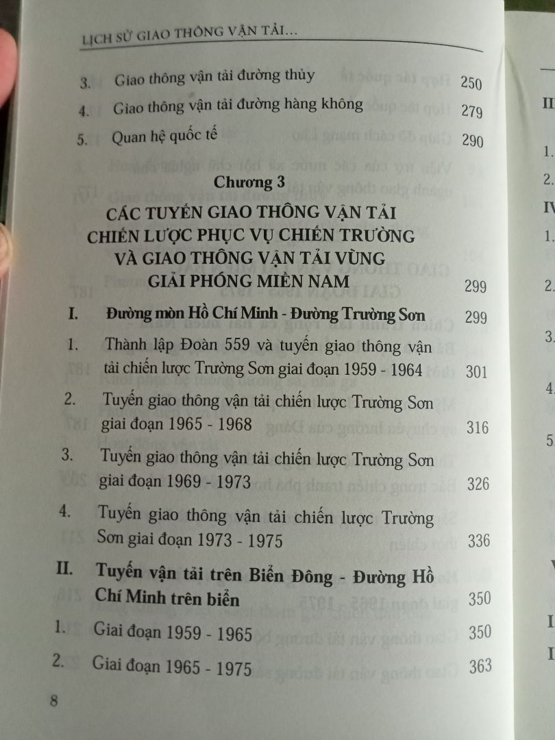 cuốn sách là một sự tổng quát về giao thông VN. Đọc nó, bạn sẽ thấy cả miền Bắc và Nam trong thời kỳ lịch sử đặc biệt ***. Đúng như mình vẫn nghĩ: "Lịch sử là ông nội của các ngành khoa học", vì ngành khoa học nào cũng có lịch sử của riêng nó, góp vào lịch sử chung.