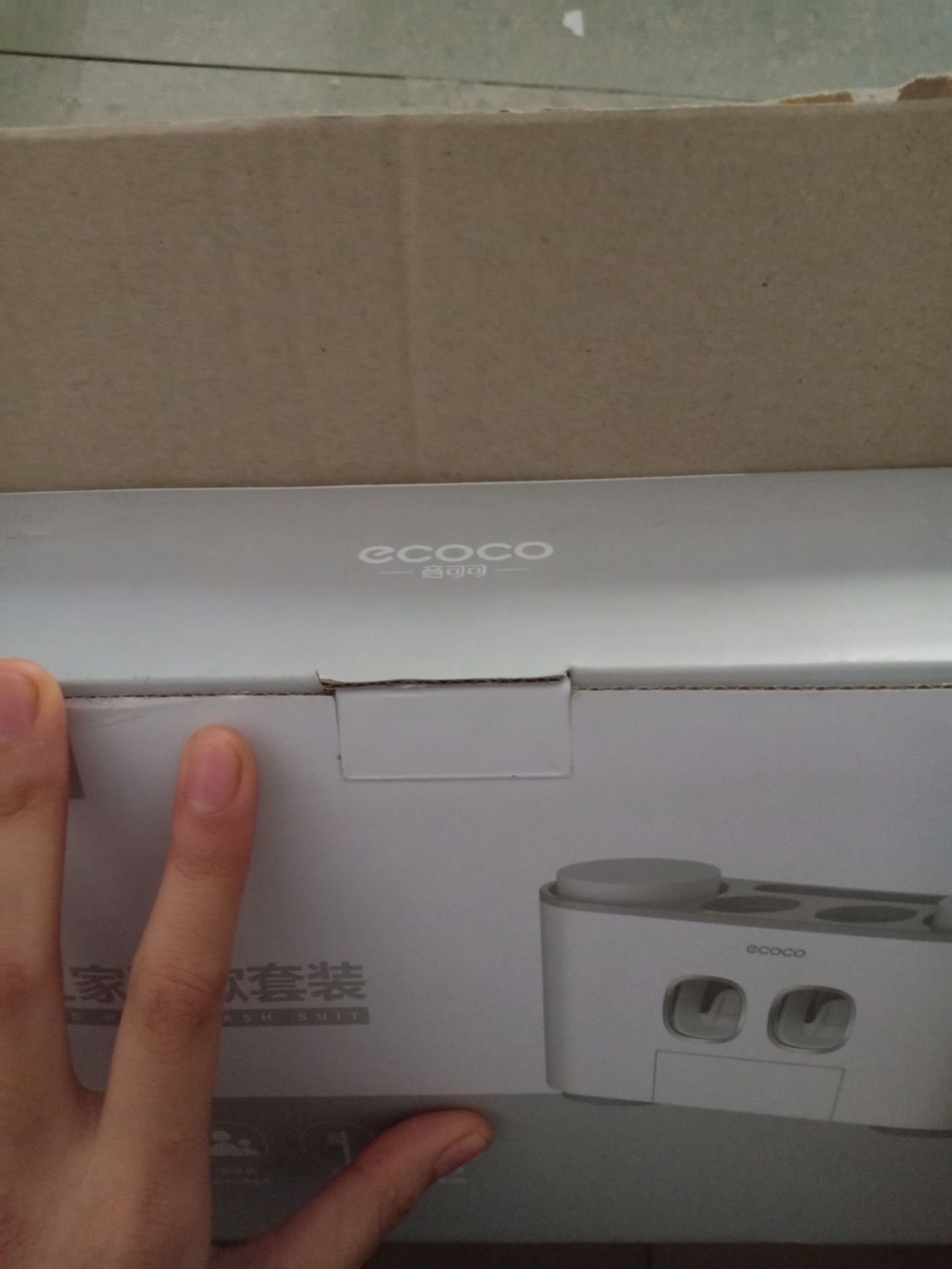 rất không hài lòng.

em mua bộ hộp nhựa mà lại giao cho em sản phẩm này. Em không có nhu cầu sử dụng sản phẩm này. Tuy nhiên do vấn đề cá nhân mà sau 1tuần em mới trực tiếp nhận được đơn hàng thì tiki không chấp nhận đổi trả nữa. Khi giao sản phẩm sai thì em đã thanh toán tiền với shipper và báo cáo shipper về hàng giao sai. em biết tiki có thể hỗ trợ đổi trả sau 48tiếng, tuy nhiên em rất mong được nhà bán hàng cân nhắc đôi trả do nhà bán hàng đóng gói sai sản phẩm.