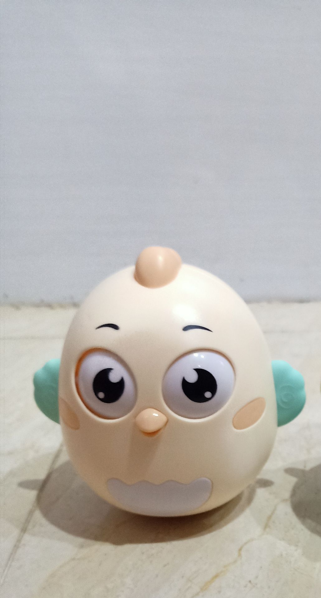 dễ thương nhưng ở ngoài chú gà nhỏ hơn tưởng tượng