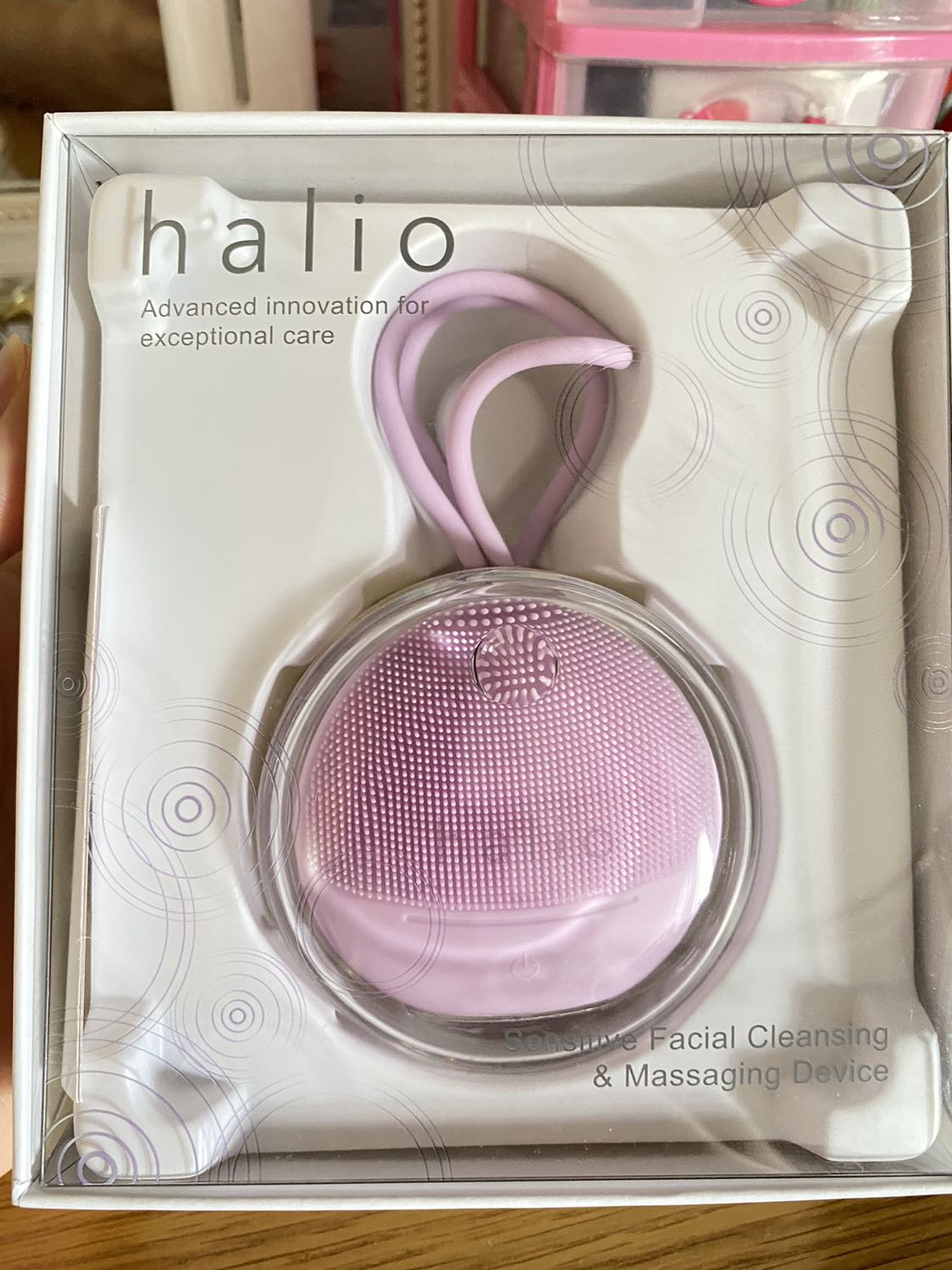 Nhỏ gọn, màu siêu xinh, full box nhìn khá pro.
Chất lượng thì phải xài thử mới đánh giá được. 
Tiki giao hàng siêu nhanh. Dự kiến 9/3 mà thực tế 6/3 đã giao.
Rất thích.