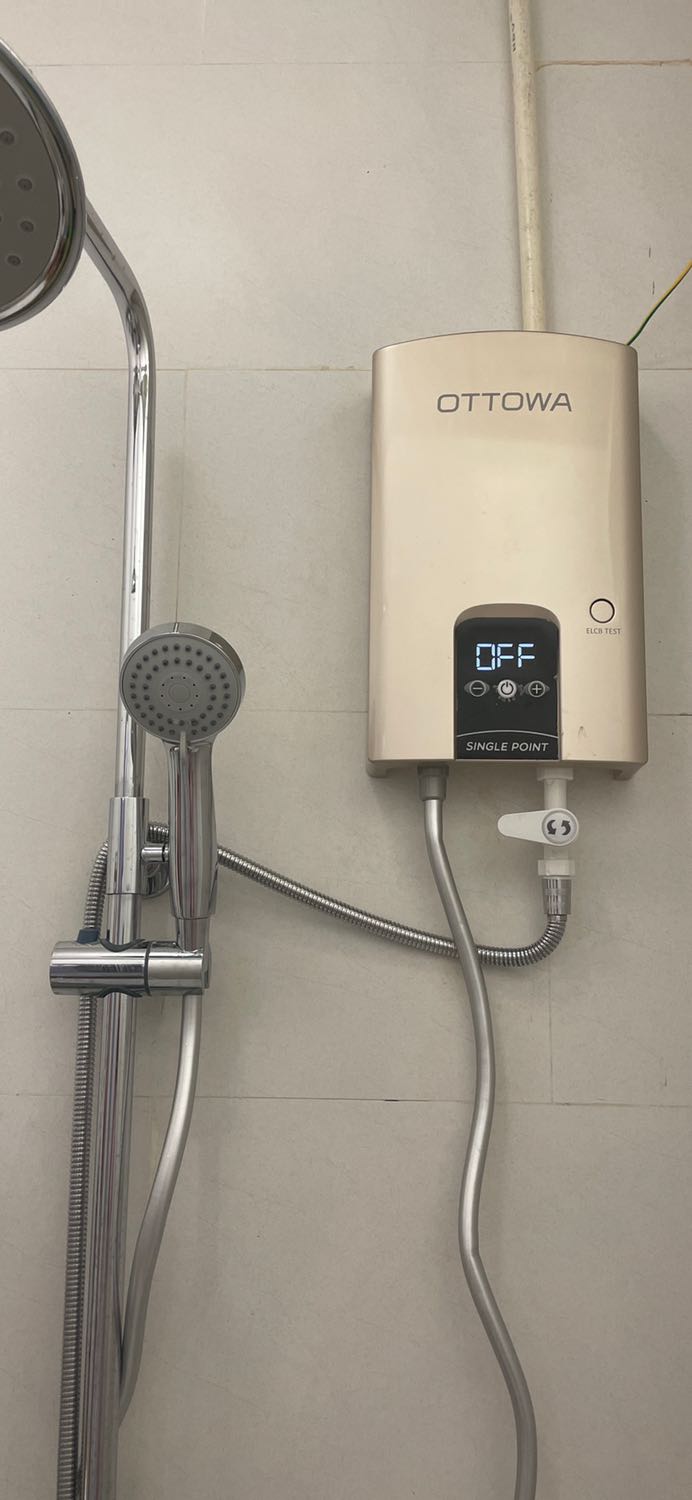 Dễ lắp ráp. 
Dễ sử dụng
Vòi sen tia đều và ổn
Nhiệt độ được cài đặt nên yên tâm khi nhà có trẻ em