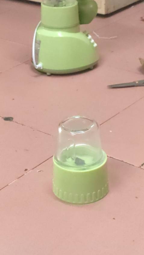 máy đầm nặng, cối thủy tinh đặc, kêu to, mình mua chủ yếu xay cua, cáy nấu canh, hàng tốt đúng mô tả