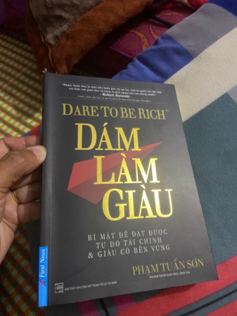 Sách viết rất chân thật. Nội dung truyền cảm hứng làm giàu mạnh mẽ. Tác giả chỉ cụ thể từng bước để đạt được tự do tài chính và trở nên giàu có. Chất lượng in tốt. Đây cuốn sách do người Việt viết. Người thật việc thật.