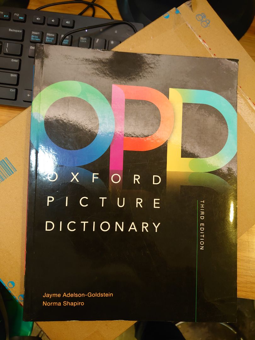 Mình sẽ không viết về nội dung quyển sách mà là tình trạng quyển sách mình nhận được. Rất tệ, như sách cũ đã sử dụng rồi, trầy xước, nhăn góc.