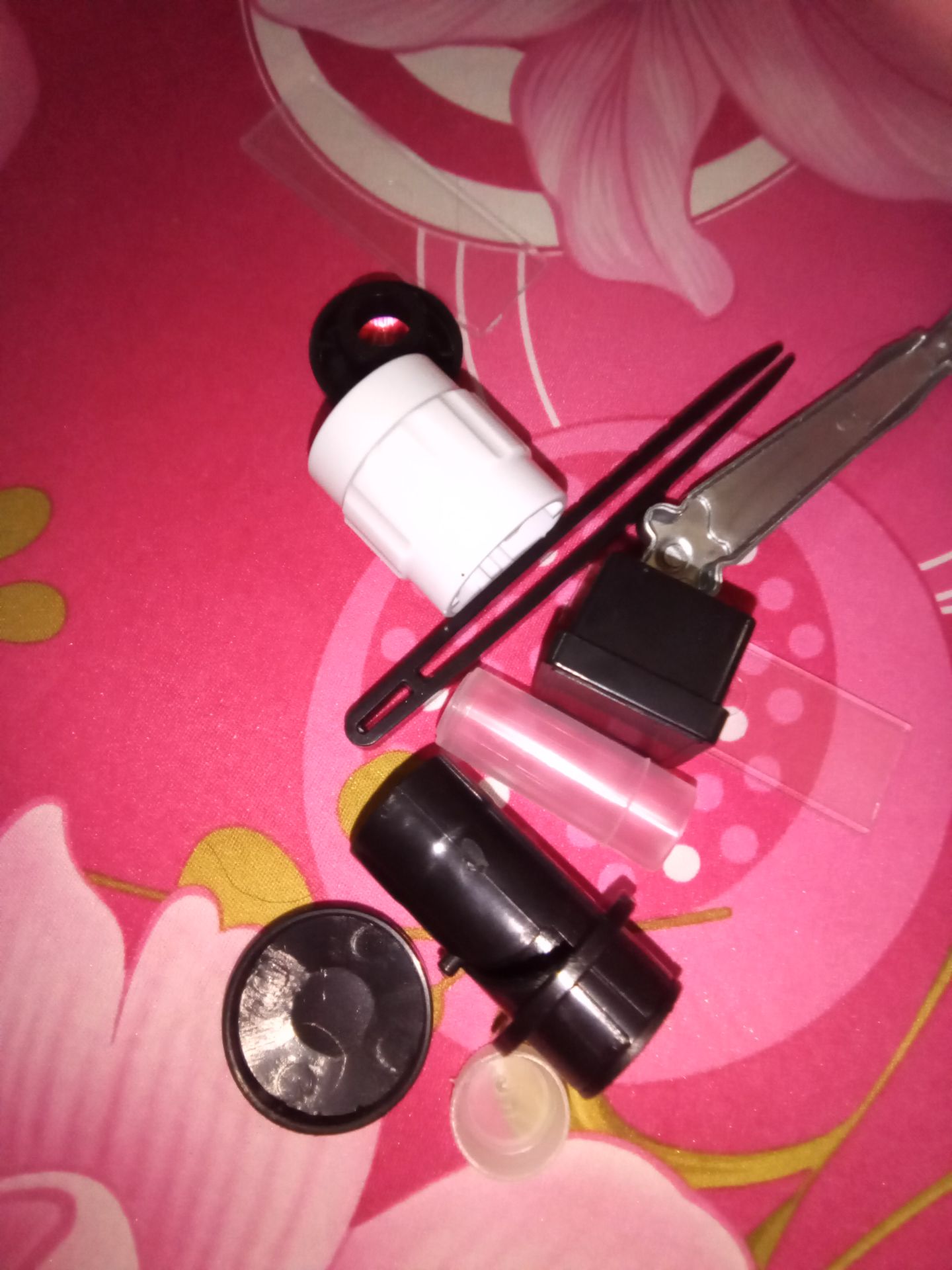 sản phẩm ko giống trong hình quảng cáo, ko sử dụng đc, nhận hàng thì ko cho xem, đề nghị trả hàng gấp