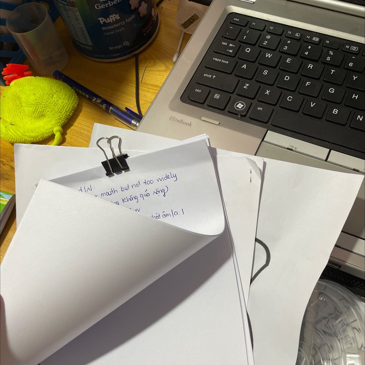 Giấy cung bi ranh 1 tí, mua rồi thi thôi danh giá 3 sao vây, *** ban ơ xa thi nên mua giấy ở quán cho nhanh thấy