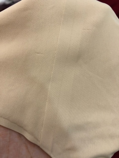 Chất sờ mịn mátttttt. Cho 5 sao. Mặc lên form đồ trắng hông có bị hằn và lộ chút nào.