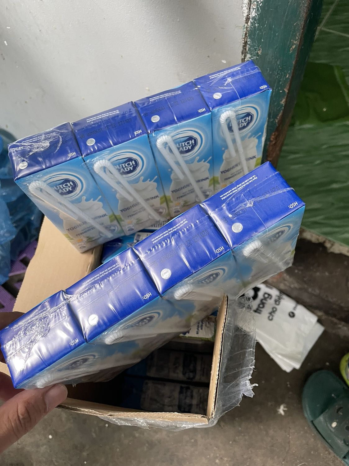 Sữa ngon bé rất thích. Lần sau sẽ ủng hộ tiếp, ship khá nhanh. Tối đặt sáng sớm mai đã giao mình ở HCM