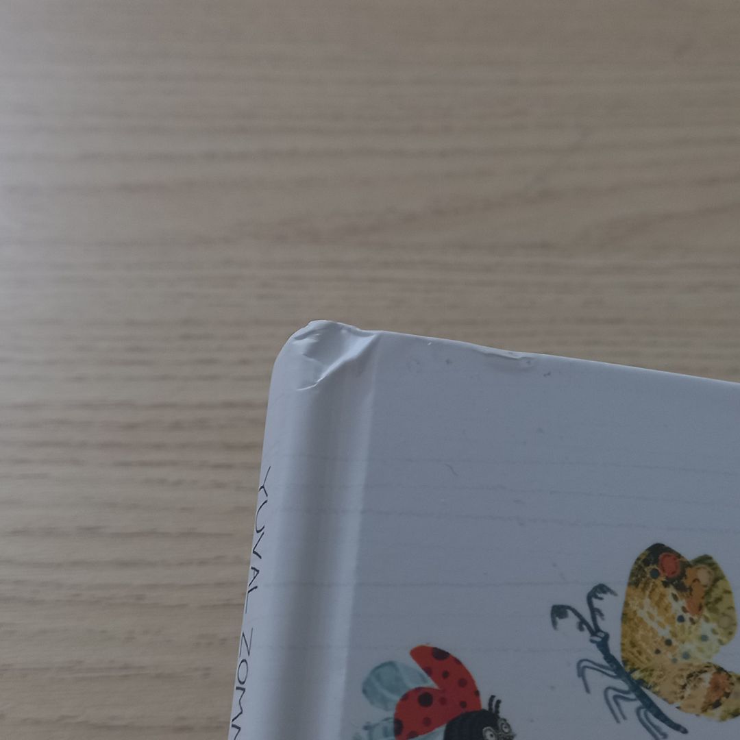 giao hàng khá thất vọng nhá, bìa sách có dính cái gì bẩn bẩn. Còn sách thì phần giữa hơi khó mở, chữ in cũng khó đọc nữa :(