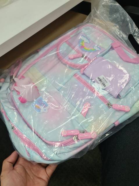 sản phẩm vừa nhận không đúng với hình như đăng bán, và quà tặng cũng không đúng, nhờ shop đổi mới hoặc thu hồi giúp.