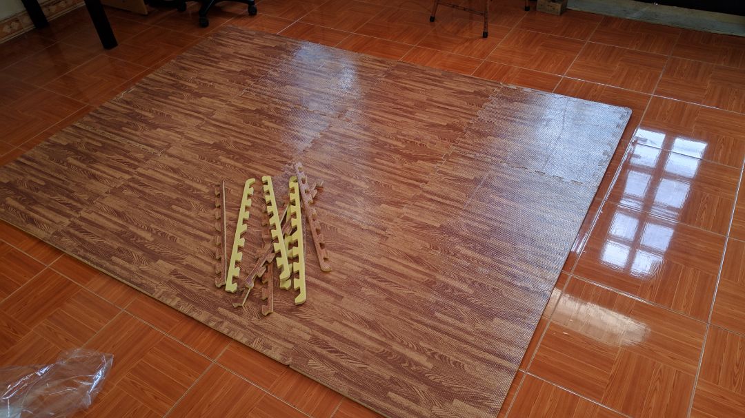 Ship rất nhanh ở tỉnh mà order chiều hôm trước sáng hôm sau đã tới nơi. Chất lượng đúng như quảng cáo. Set 12 tấm gồm 3 bộ 4 tấm 60x60, có viền đàng hoàng, lắp xong rất đẹp. Mua tại Minh Tít Shop