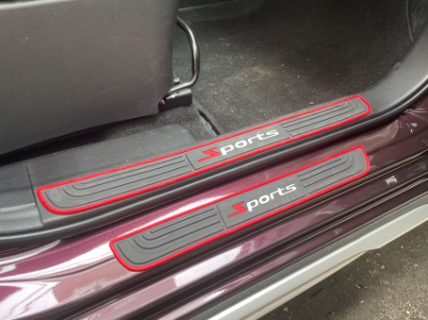 Đóng gói kỹ, giao hàng đúng hẹn. Băng keo dán nhỏ, không biết dính được bao lâu. Sản phẩm màu sắc đẹp, đường in và cắt khá gọn gàng, sắc nét.