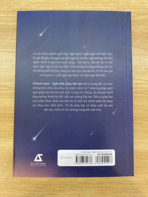 Dạo này mình thích tìm hiểu về thiền chánh niệm, gặp quyển này có giới thiệu khá hay nên mua luôn. Nội dung sơ lược thì quyển này hướng dẫn phương pháp thiền để giải toả căng thẳng cho tâm trí (thở chánh niệm, thiền metta,…). Sách viết theo kiểu cuộc đối thoại nên đọc rất trôi luôn, còn có hình minh hoạ nữa. Ưng ý ạ