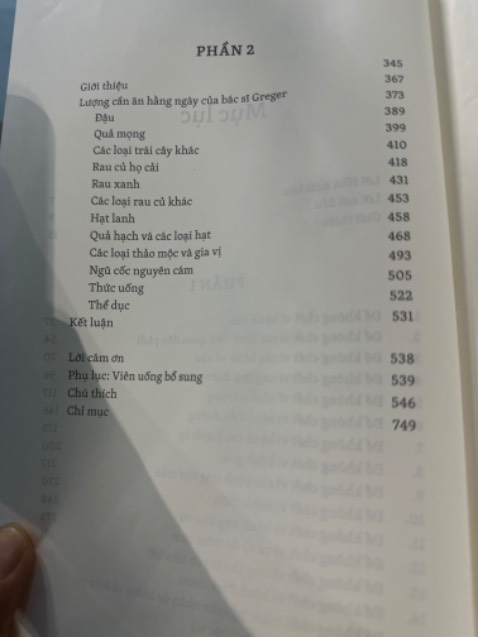 sách k hay lắm , rất ít thông tin hữu ít , nói về tác giả thích ăn như thế nào , sách dày hơn 700 trang nhưng hơn 200 là chú thích về các nguồn k liên quan