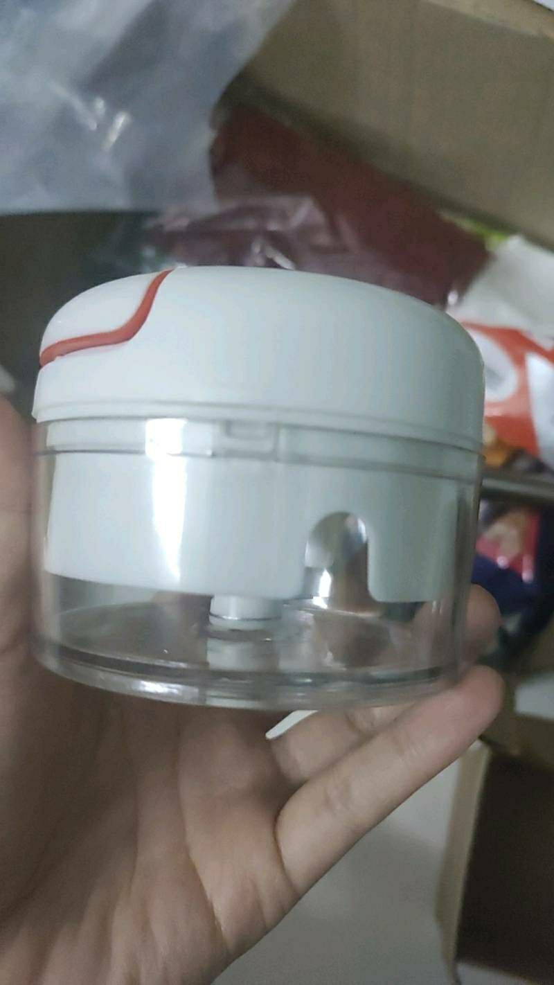 Mua lại lần 2 cho gđ cùng sd luôn . Sd ok lưỡi dao béncos thể để nguyên củ xay vẫn khá nhuyễn nhưng để củ bé thôi để tránh tổn thương dao